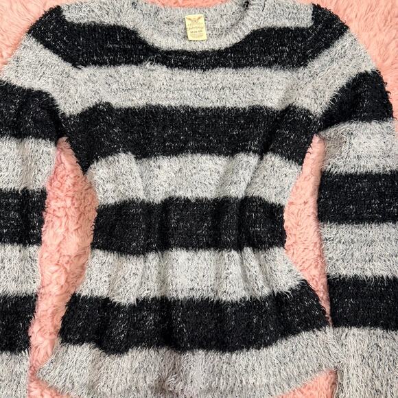Y2k gray and black fuzzy striped sweater - Picture 4 of 6